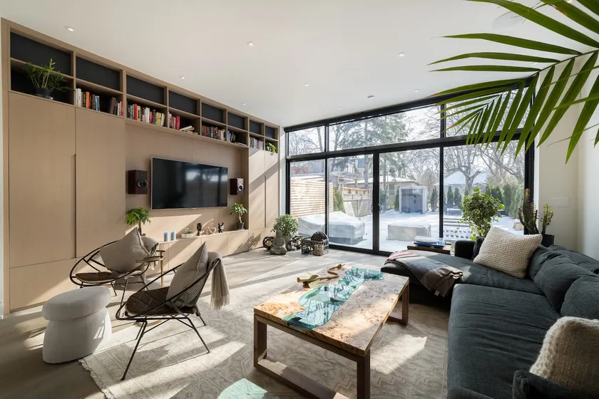 Modern House w/ Amazing Location: Hot Tub & Gym - Image 1