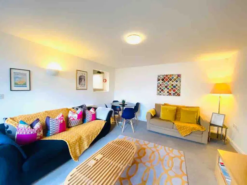 Stylish modern Mews house in central St Leonards - Image 1
