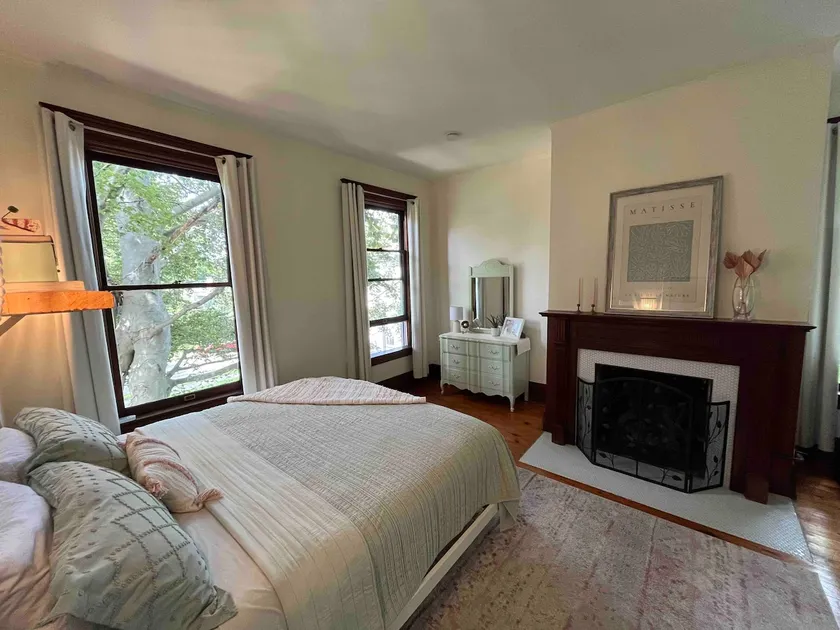 Elegant Historic Suite — Balcony & Fireplace - Image 1
