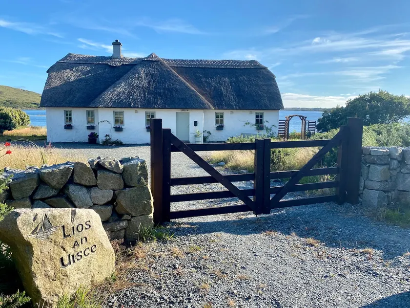 Lios an Uisce Cottage Connemara - Image 1