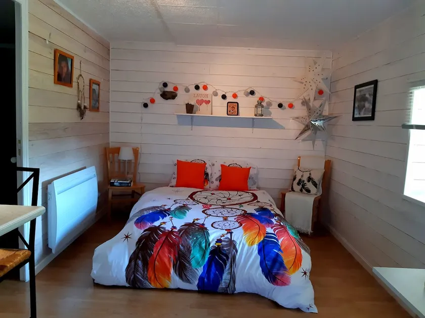 Cute Little Studio Between Lake and Mountain - Image 1