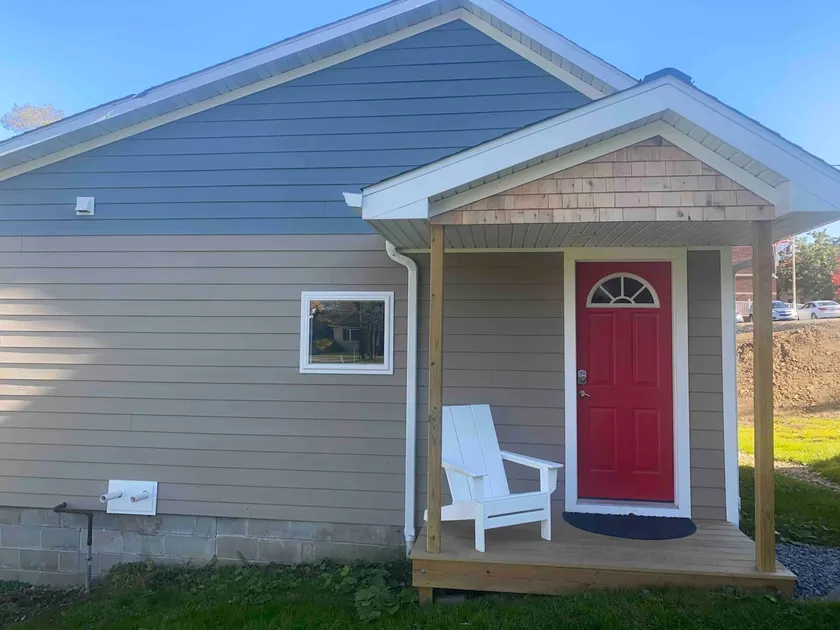 Cozy & Private Modern Bungalow | Downtown Clarion - Image 1