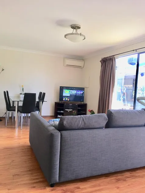 Grannyflat free standing A/c bedrooms near airport - Image 1