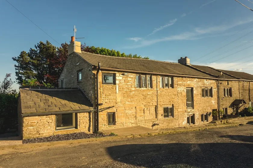 Luxury traditional stone farmhouse in Saddleworth - Image 1