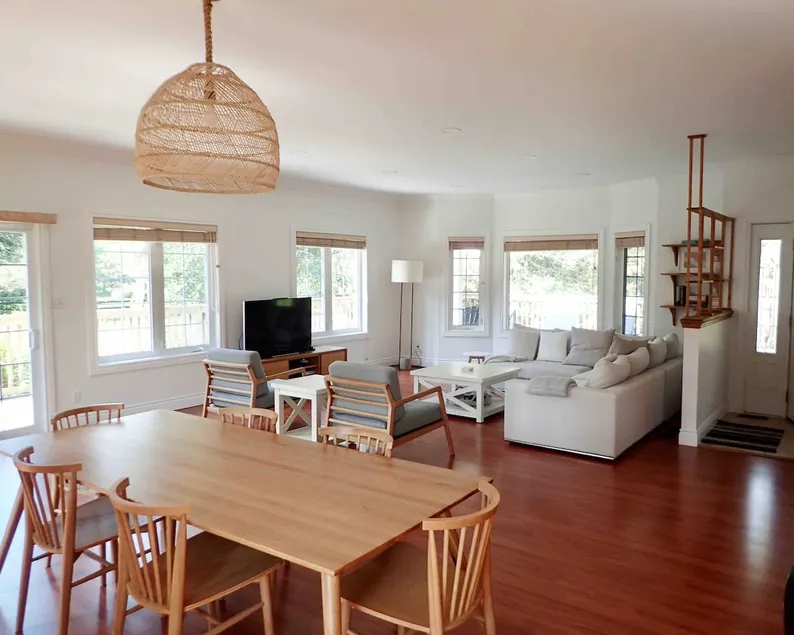 Luxurious Getaway - Near Sandbanks and Wineries - Image 1