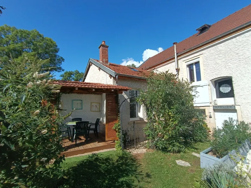 Charming maisonette in the heart of the village - Image 1
