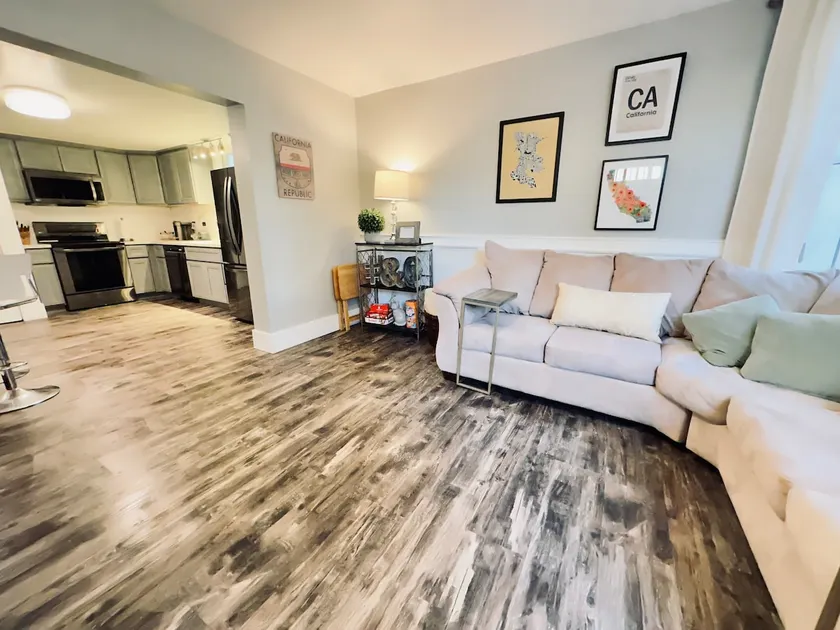 #2 Downtown Unit - Free Parking - Image 1