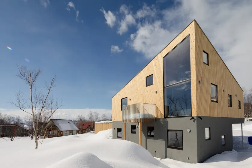 Niseko Village ski Chalet 4BDR Car Delica Included - Image 1