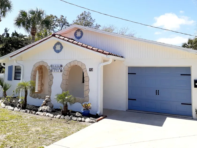 Casa Coquina ~ Walk to Downtown ~ CLEAN, QUIET, SPACIOUS, HUGE PRIVATE YARD - Image 1