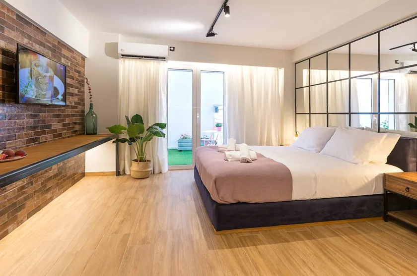 Nefeli Urban Spot - Image 1