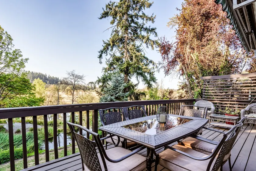 Waterfront Home With Unique Privacy And Convenience! Autzen Stadium Downtown Eugene Matthew Knight Arena Hayward Field - Image 1
