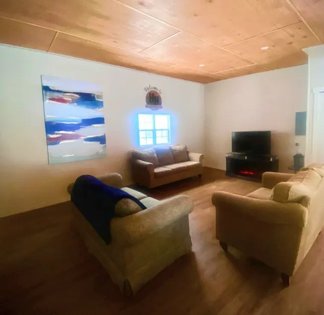 Howells' Hideaway Cabin One - Image 1