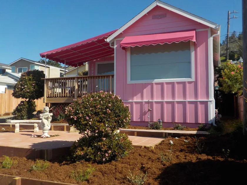 Perfect Pink Paradise - Image 1