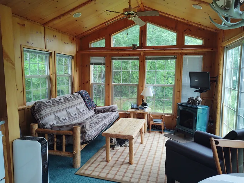 Beautiful Cabin Next To Hiking and Snowmobile Trails And Forest Reserve - Image 1
