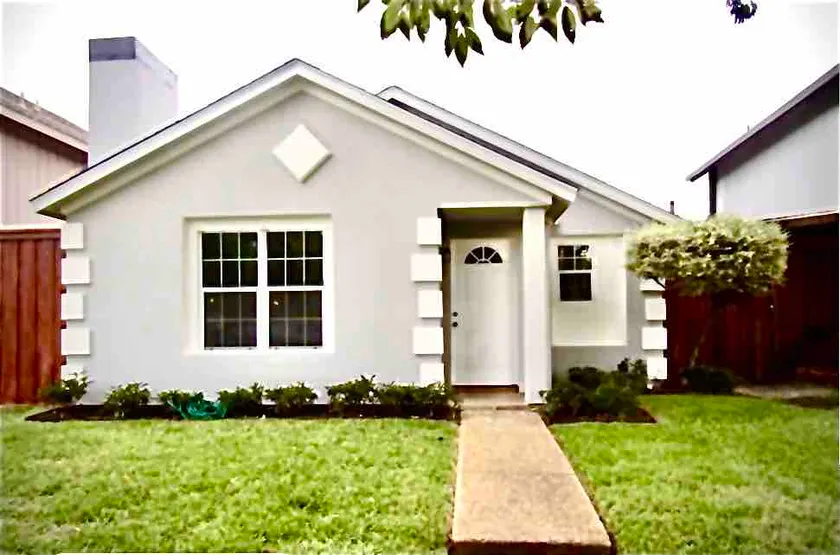 2 Bedroom Luxury Home.. Wooden Floors and Ceilings - Image 1
