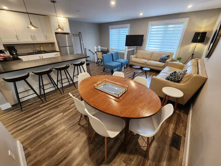 Bright MCM 2 Bedroom Walk Up with Private Deck/BBQ - Image 1