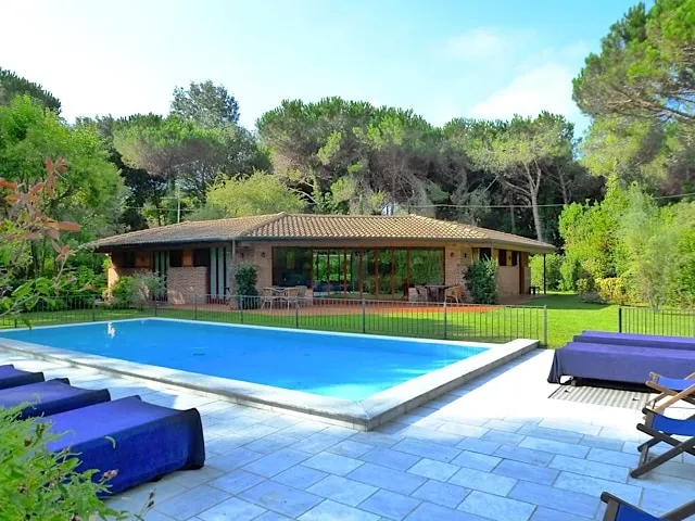 Villa encantadora, piscina privada e jardim, na costa da Toscana - Image 1