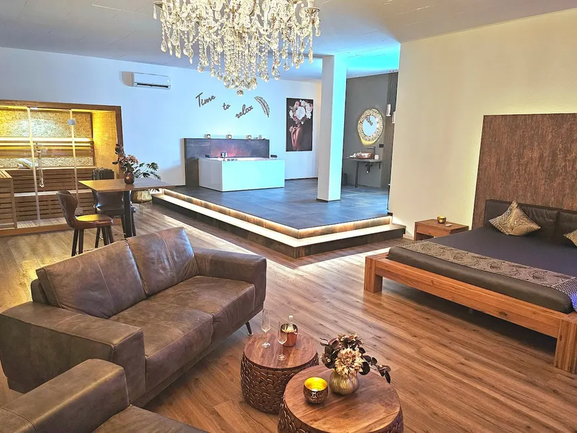 C rystal Luxury Suite, Whirlpool & finn. Sauna - Image 1