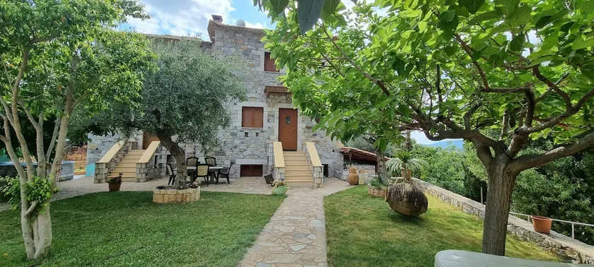 Chioureas apartments - Image 1