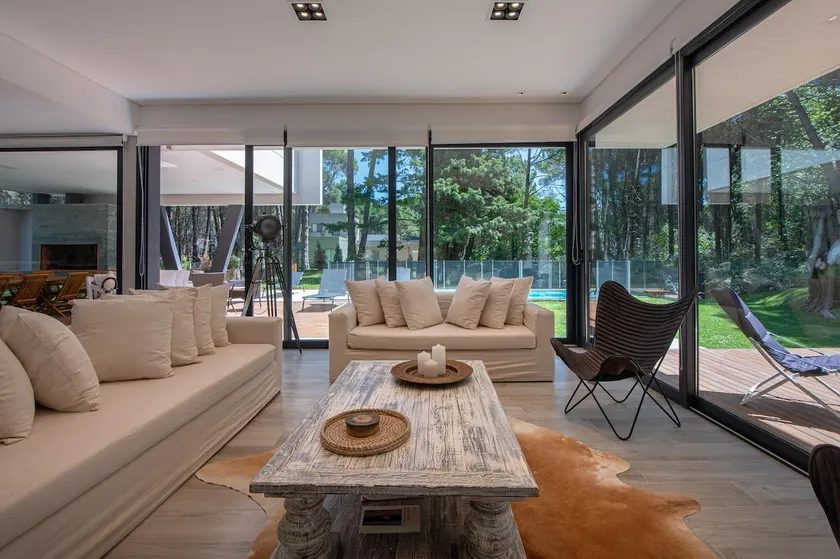 Designer house for 12 in the heart of Carilós woods - Image 1