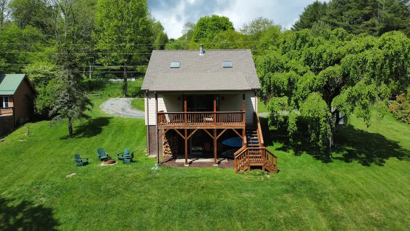 Peaceful House On River- Perfect  Mountain Getaway - Image 1