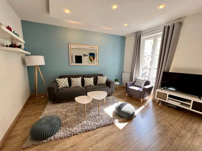Stylish & Spacious Apartment Near the Louvre - Image 1