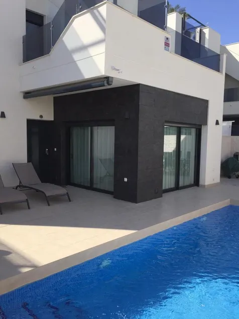 Recent Villa with its Private Pool - Image 1