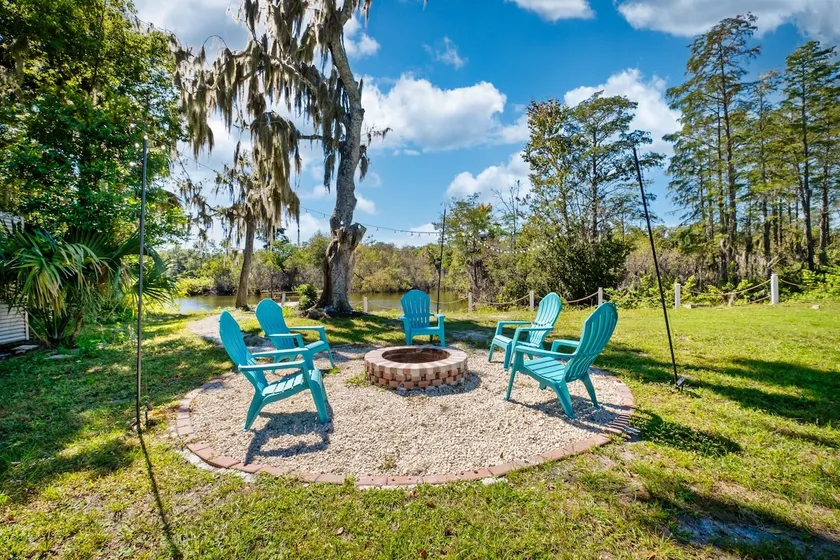 Special lakefront retreat - Image 1