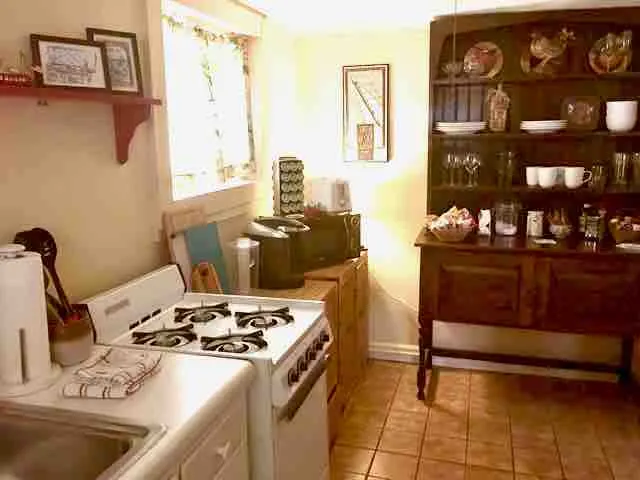 Cozy Ground Floor Apt in Historic Home - Image 1