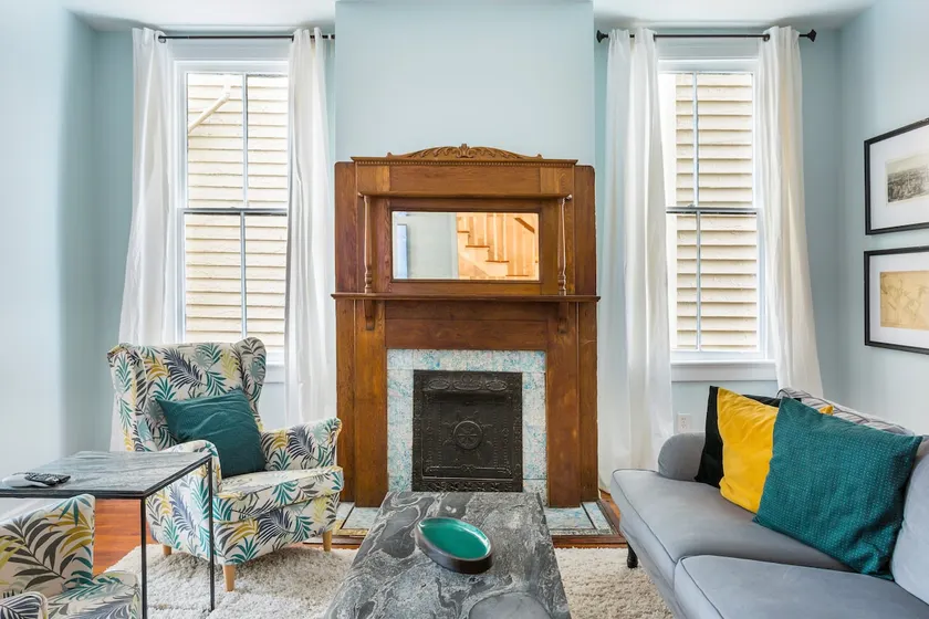 Elegant Victorian Restoration Steps from Forsyth Park - Image 1