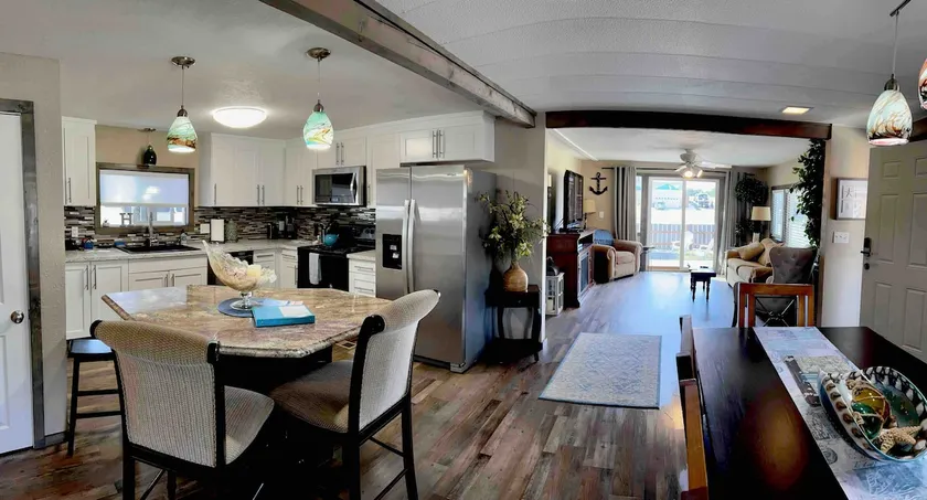 Coastal Retreat w/fire pit/Walk to Beach/Sleeps 6 - Image 1