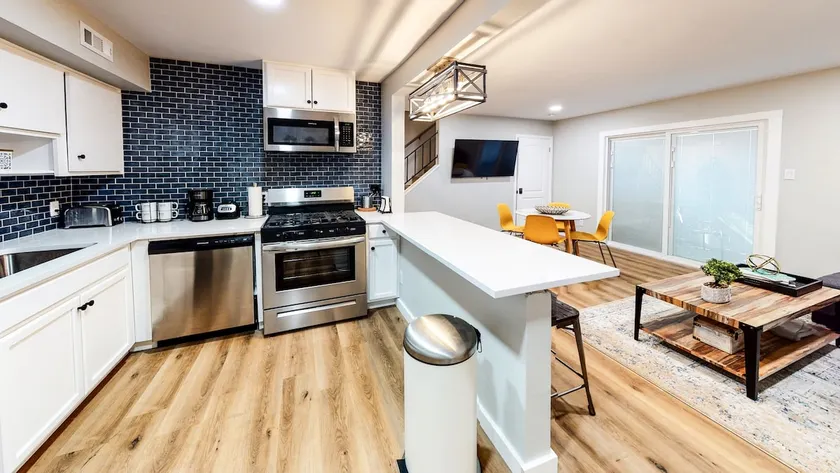 Stylish Apt in hip S. Lamar/Near Zilker - Image 1