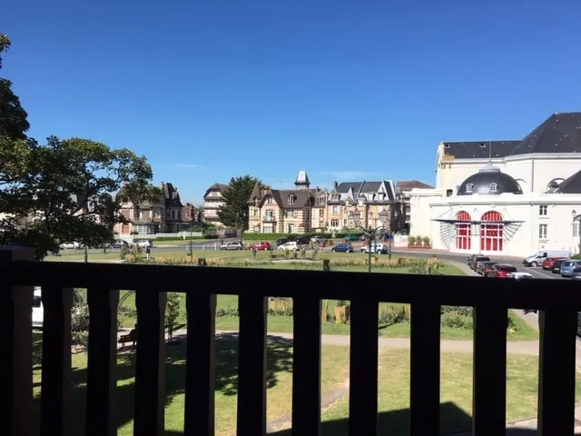 4-person apartment adjacent to the Grand Hôtel de Cabourg with a view of the sea - Image 1