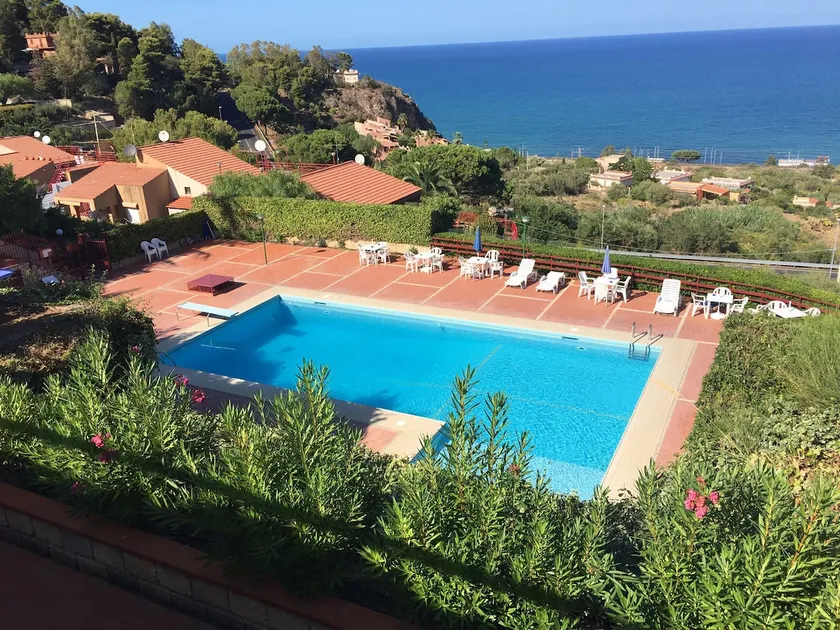 Villa in Residence with pool - Image 1