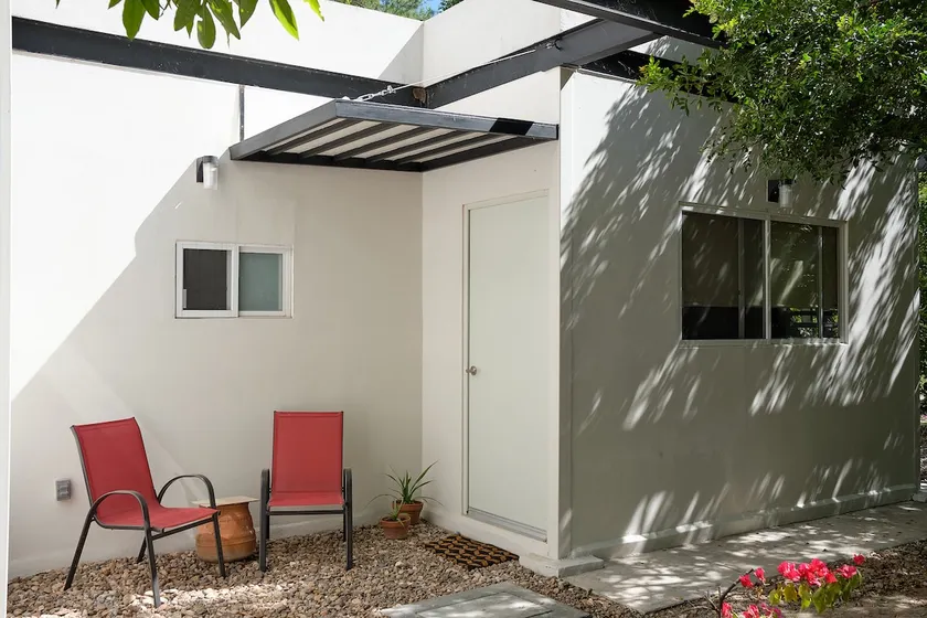 Tanzania Suite, private, in a residential area - Image 1