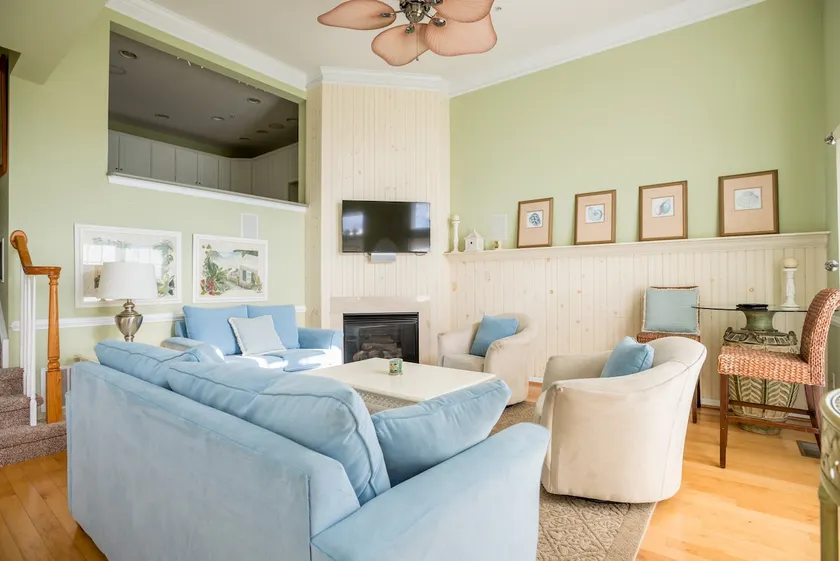 Former Model Home w/pool. Pets OK. EV Charger! - Image 1