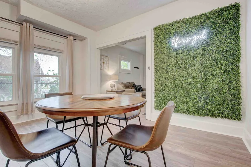 New Chic & Modern Downtown Home, Walk to Lucas Oil - Image 1
