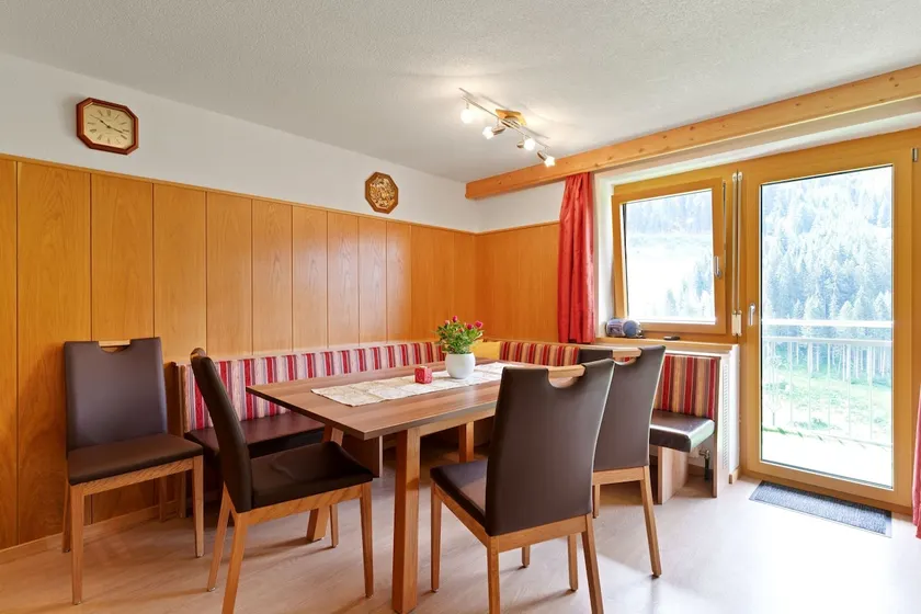 Spacious Apartment in Tyrol With Mountain View - Image 1