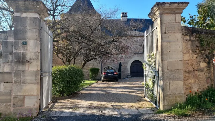 Our castle and its park. - Image 1
