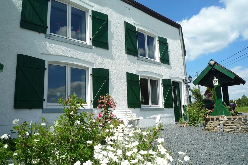 Beautiful and Authentic Cottage - Image 1