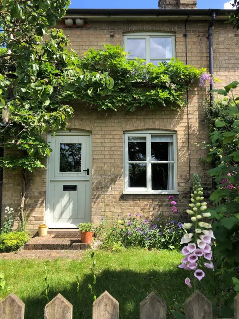Peaceful cottage in coastal Suffolk village - Image 1