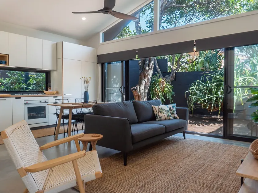 Wattle St Beach House- steps from the beach! - Image 1