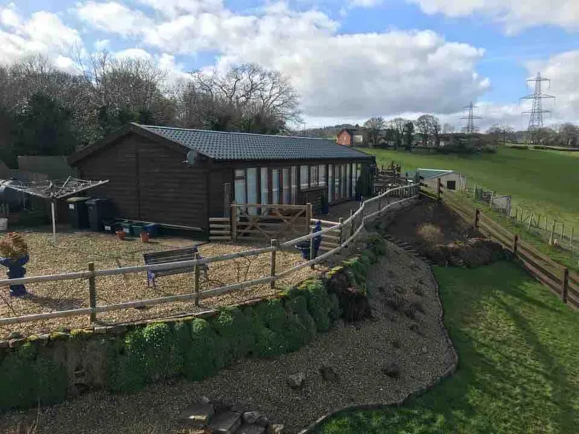Countryside lodge (hot tub and pool) - Image 1