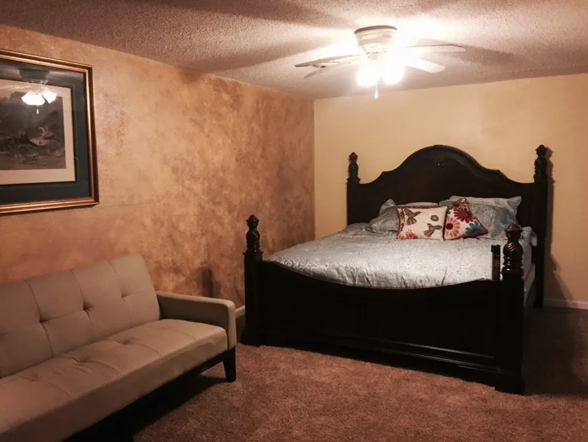 2 mls from FT Leonard Wood - Image 1