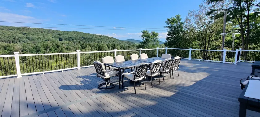 Scenic Country House on 122 acres - Image 1