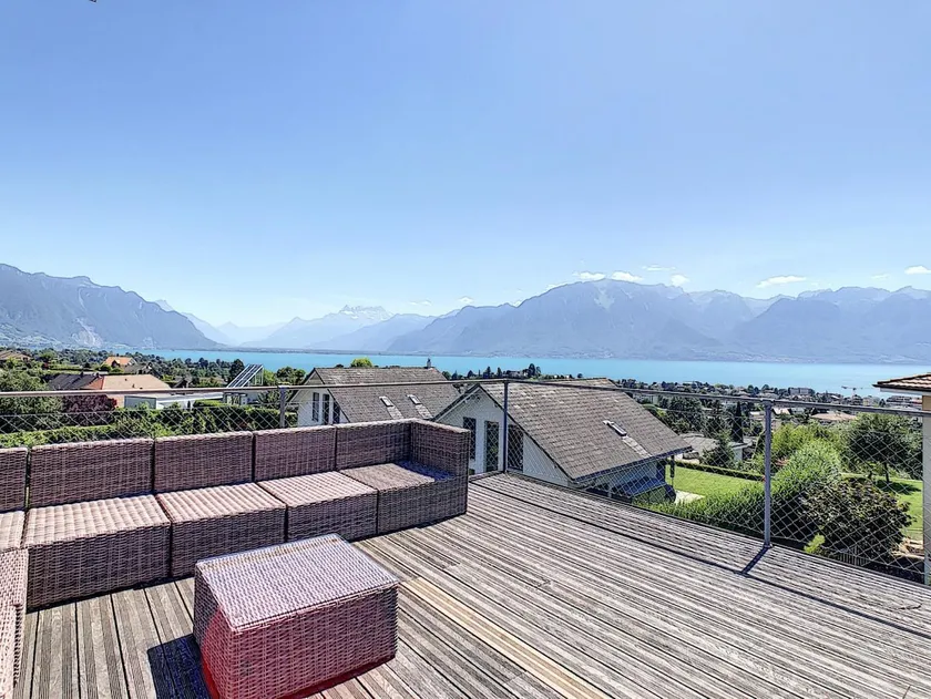 Private studio in villa with great views - Image 1