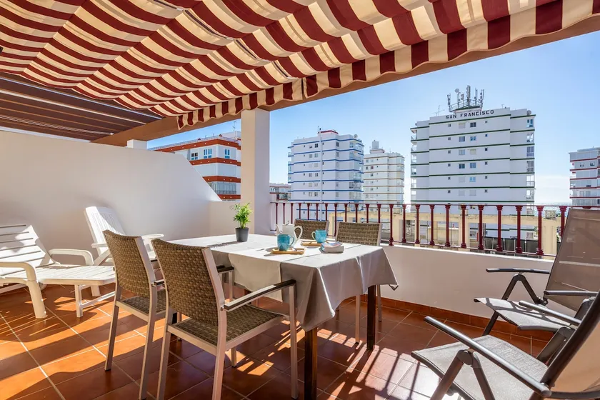 Penthouse - Pool - Parking - Terrace - Views - Image 1