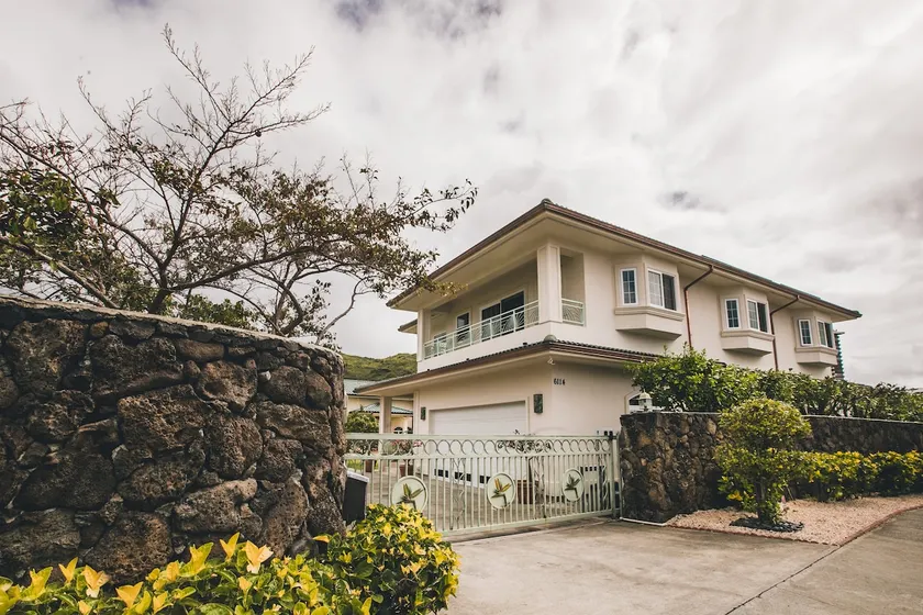 Home of Aloha, 5 Bedrooms / 4 Baths, Sleeps 14 - Image 1