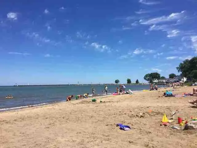 Great Location ONLY 5 Blocks to Beach - Image 1
