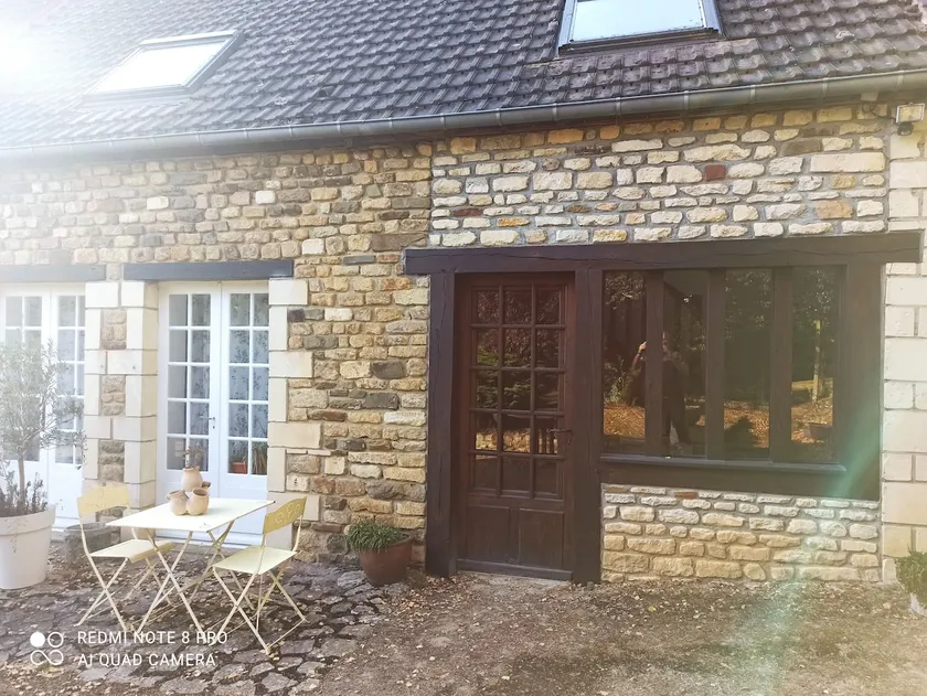 Stone house with large garden. - Image 1